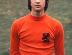 探讨欧冠史上最(zuì)强球(qiú)队，谁能(néng)与荷蘭(lán)相媲美？