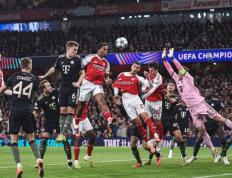 诺伊尔致命失误，阿森(sēn)纳3-1送拜仁賽(sài)季(jì)首敗(bài)，英超欧冠双线领跑