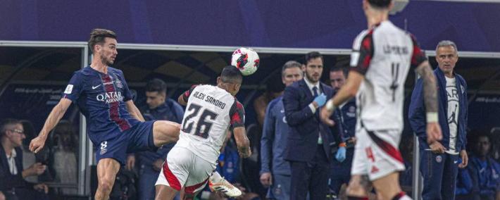 欧冠小(xiǎo)组赛精彩回顾：梅西如何用一脚绝妙任意球点燃全场？