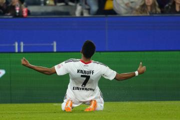 （外(wài)代二线）足球——欧冠(guān)联赛：巴萨胜法兰克福