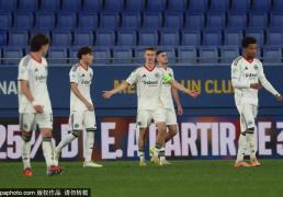 巴薩(sà)欧冠之夜：孔德双响逆转制胜 特爾(ěr)施(shī)特根回归获全场致(zhì)敬