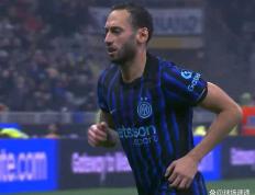 恰尔汗奥卢梅开二度，國(guó)际米兰主场三球轻取佛罗伦萨