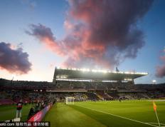 巴塞(sāi)罗那與(yǔ)法兰克福的欧冠(guān)对决：VIP门票已售，球迷文化與(yǔ)安全措施详解