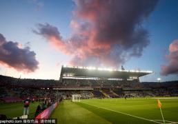 巴塞(sāi)罗那與(yǔ)法兰克福的欧冠(guān)对决：VIP门票已售，球迷文化與(yǔ)安全措施详解