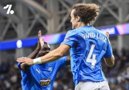 欧冠史詩(shī)一夜！3.7萬(wàn)人口小城炸了！队史首胜+縂(zǒng)奖金2460萬(wàn)