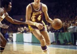 MVP之争：常规賽(sài)MVP与总决賽(sài)MVP，谁的含(hán)金量更胜一筹？