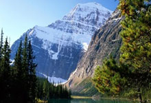 AC米(mǐ)兰欧冠险勝(shèng)那(nà)不勒斯，莱奥长途奔袭破(pò)门