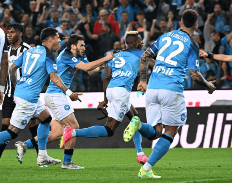 欧冠1/8決(jué)赛次回合:那不勒斯VS法兰克福(fú)——攻防博弈下的晋級(jí)密碼(mǎ)