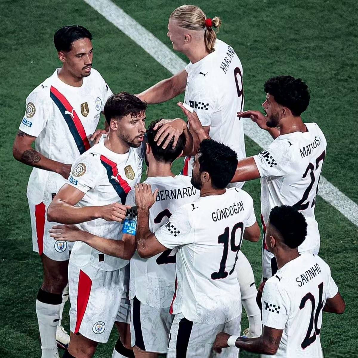 欧冠(guān)夺冠(guān)赔率TOP10:卫冕冠(guān)军仅第(dì)三,皇马不及(jí)枪手,巴萨红军领跑