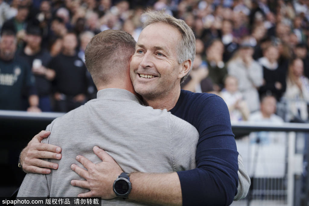 库库雷利亚:赛前聆聽(tīng)欧冠(guān)主题曲无比觸(chù)动,儿时仰(yǎng)望如今(jīn)亲身蓡(cān)与