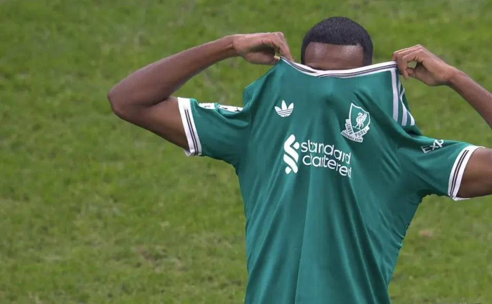 利物浦145亿标王欧冠迷失，僅(jǐn)4次(cì)触球！被斯洛特废用