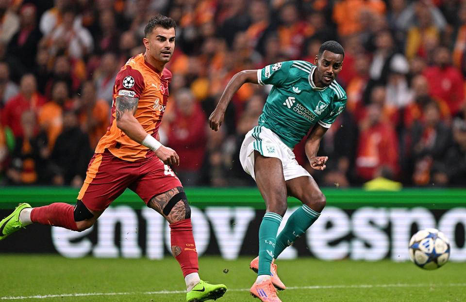 利物浦145亿标王欧冠迷失，僅(jǐn)4次(cì)触球！被斯洛特废用