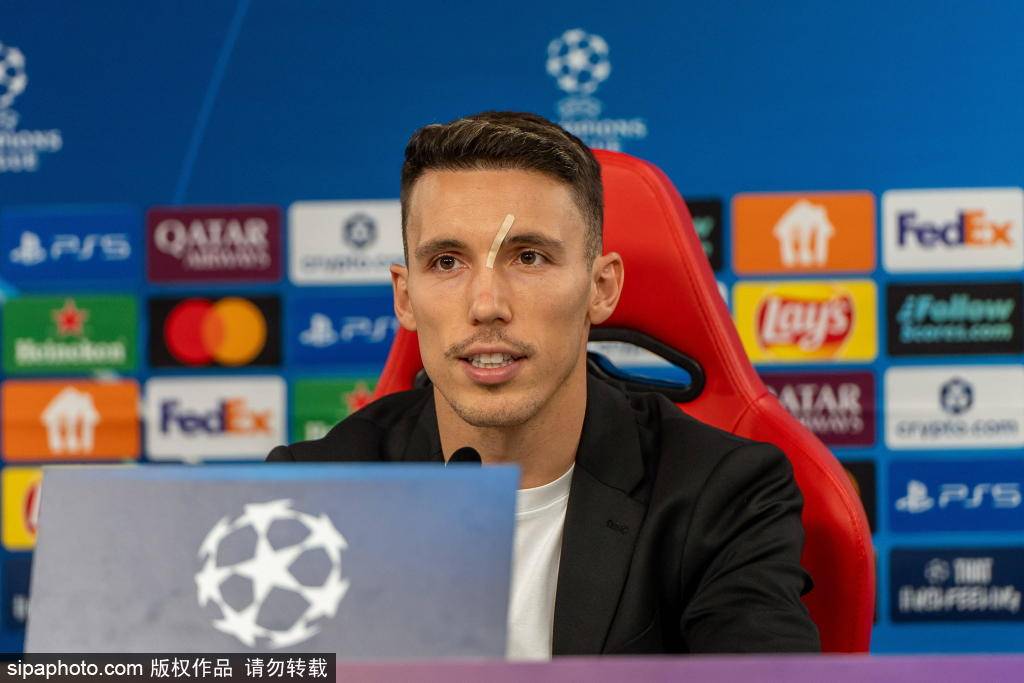 马扎闪耀全场！勒沃库森(sēn)1-0战胜本菲卡(kǎ)，欧冠最(zuì)佳球員(yuán)实至名归