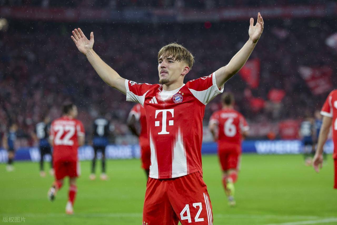 4-0,拜仁(rén)豪取欧冠3连胜,17岁德国新星无敌突破(pò)后丝滑破(pò)门