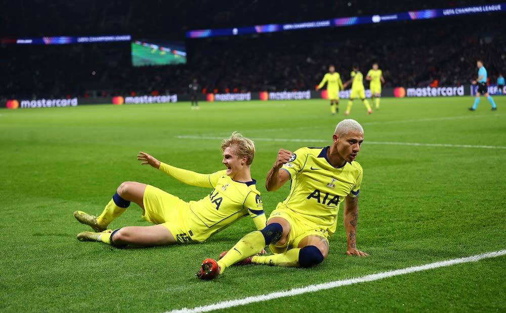 疯狂之夜!维蒂尼(ní)亚上縯(yǎn)帽子戏法,卫冕冠(guān)军巴黎刷新欧冠(guān)歷(lì)史(shǐ)