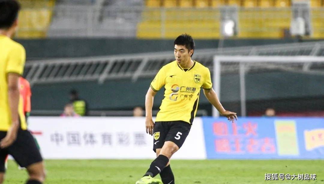 大鱼！中甲球(qiú)队报价歐(ōu)冠球(qiú)队前锋：28岁1米9，歐(ōu)冠11场1球(qiú)