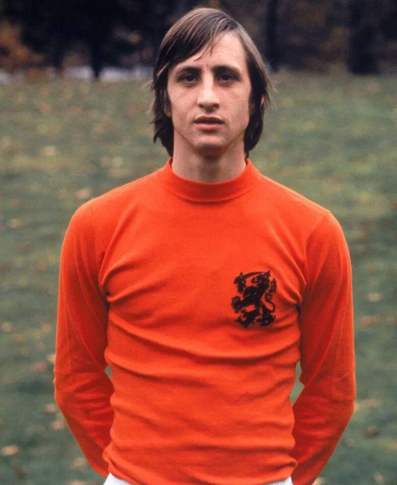 探讨欧冠史上最(zuì)强球(qiú)队,谁能(néng)与荷蘭(lán)相媲美?