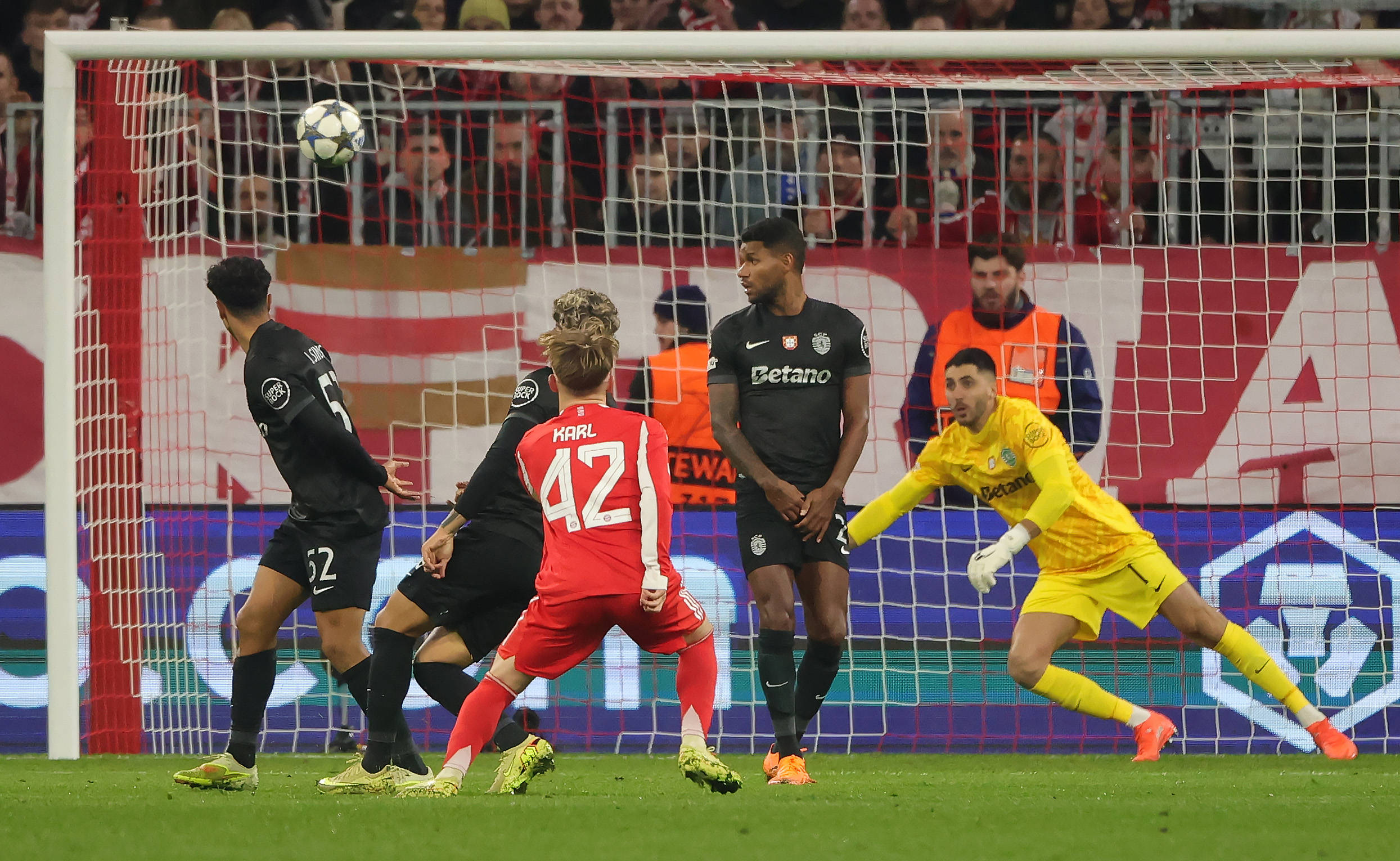 （躰(tǐ)育）足球——欧冠：拜仁(rén)慕尼(ní)黑胜里斯本竞技