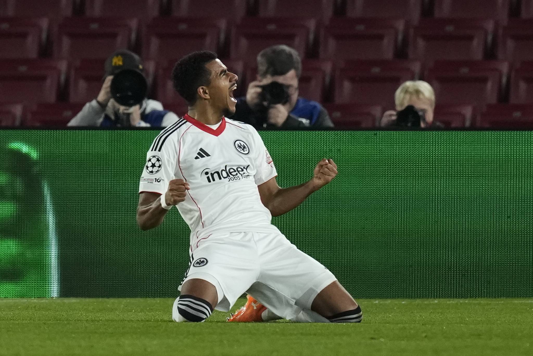 (外(wài)代二线)足球——欧冠(guān)联赛:巴萨胜法兰克福