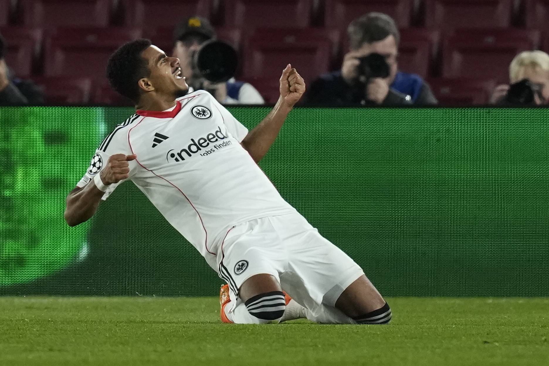 (外(wài)代二线)足球——欧冠(guān)联赛:巴萨胜法兰克福