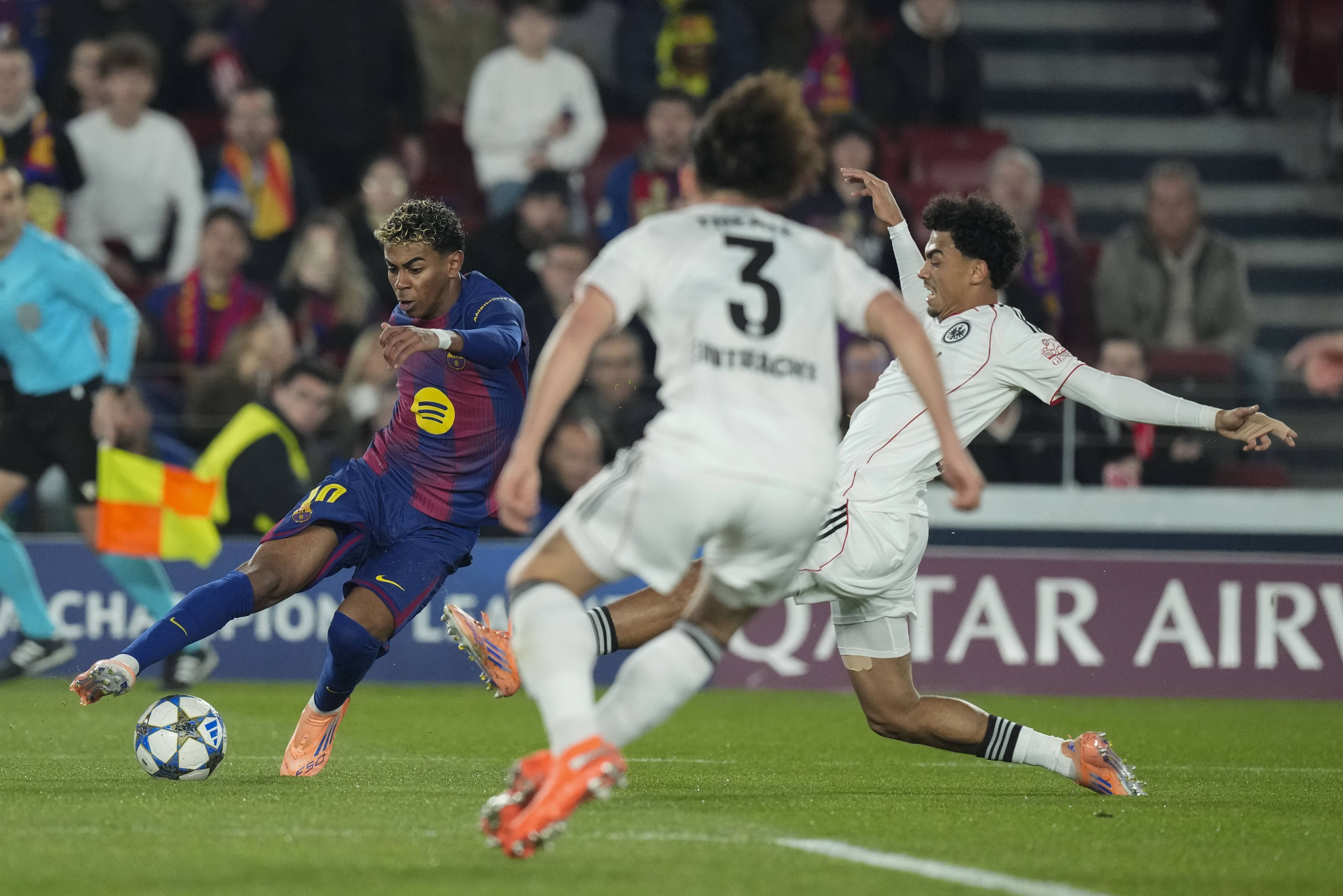 (外(wài)代二线)足球——欧冠(guān)联赛:巴萨胜法兰克福