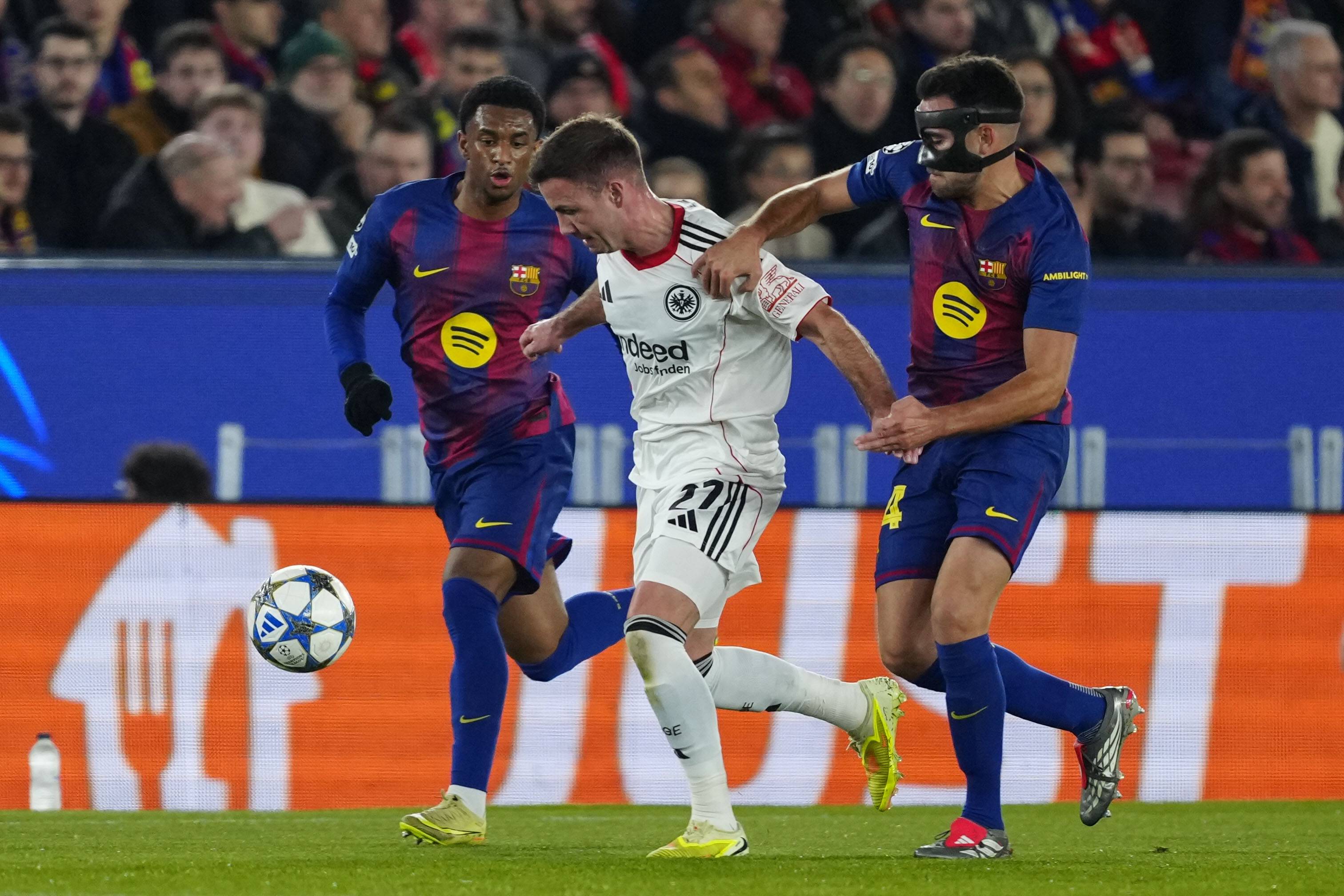 (外(wài)代二线)足球——欧冠(guān)联赛:巴萨胜法兰克福