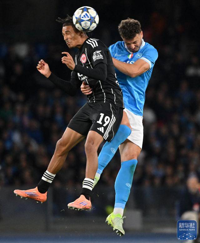 足球丨欧冠：那不勒斯平法兰克福