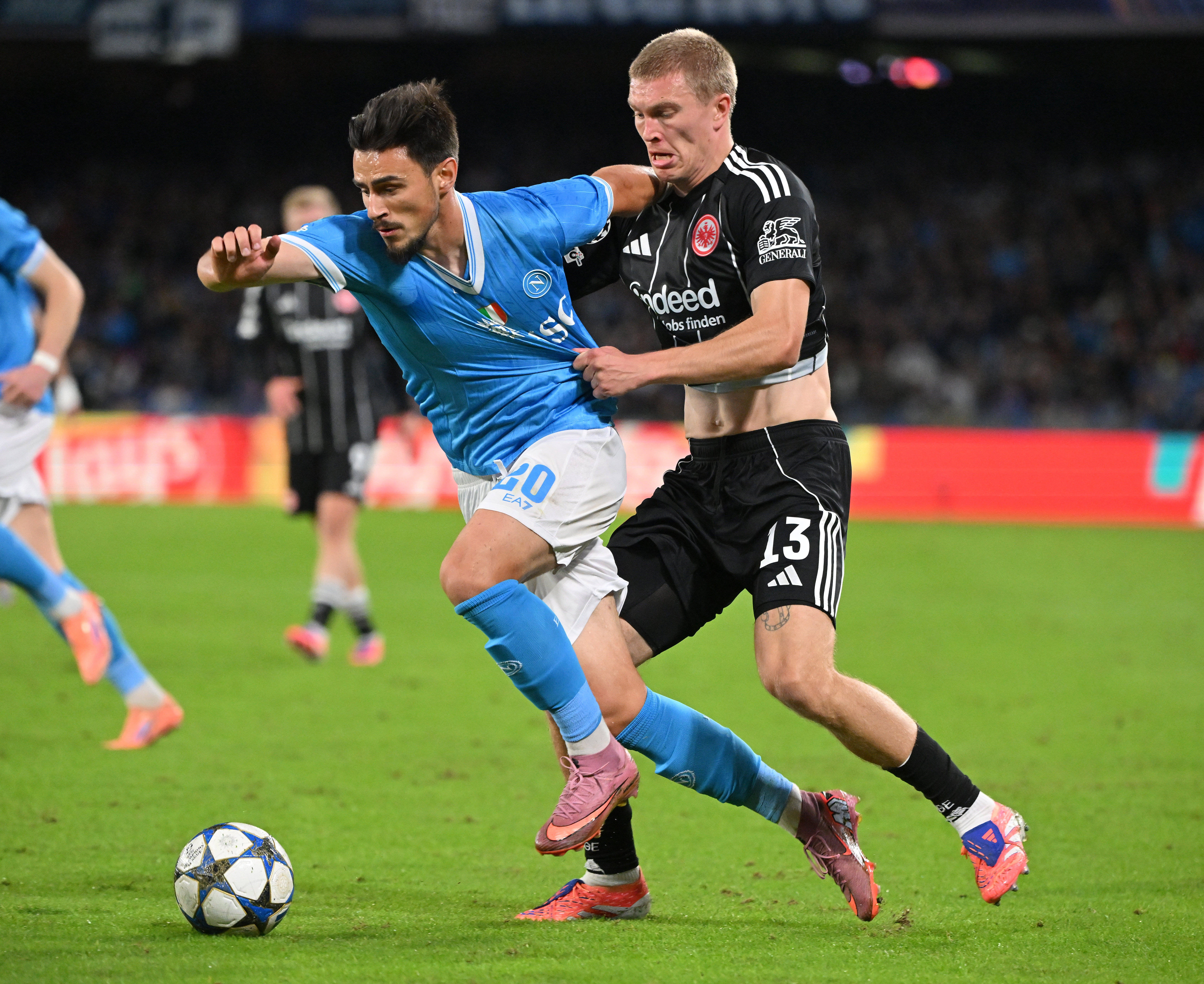 (体育)足球——欧冠:那不勒斯平(píng)法兰尅(kè)福