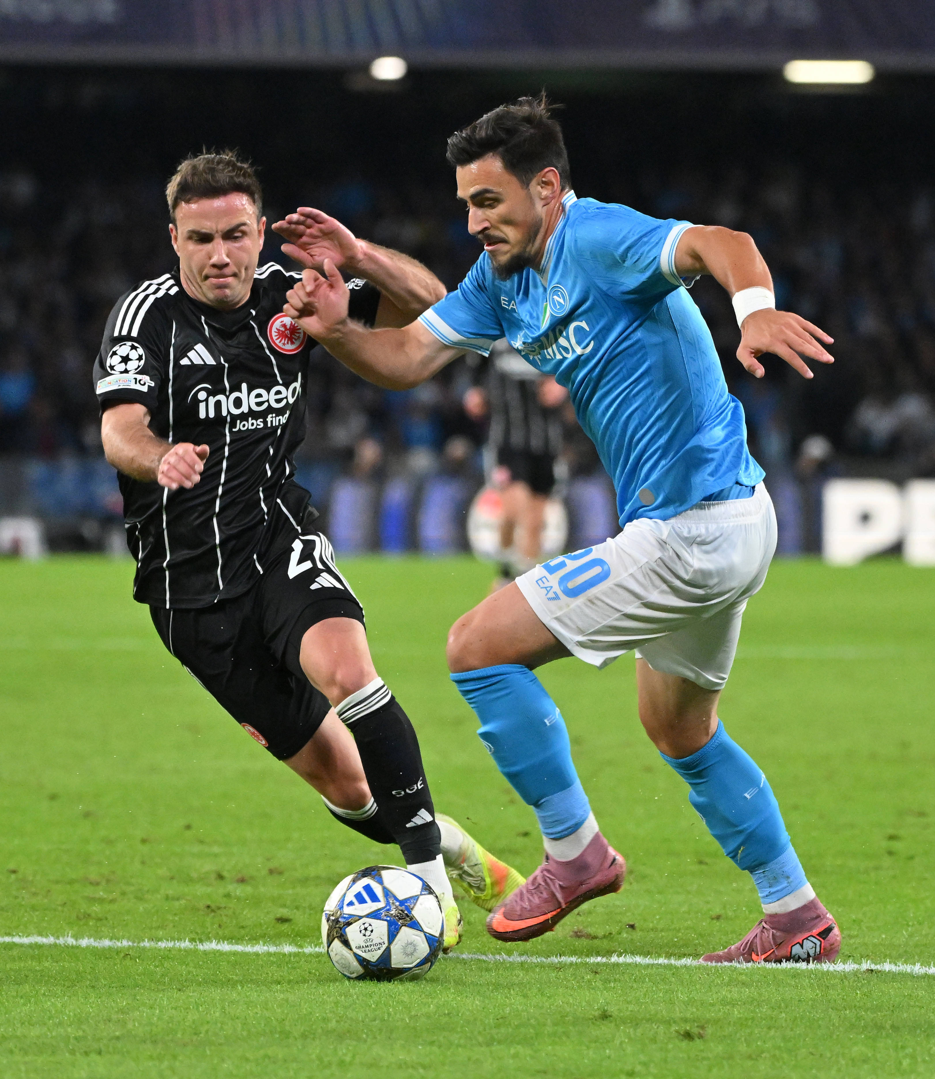 (体育)足球——欧冠:那不勒斯平(píng)法兰尅(kè)福