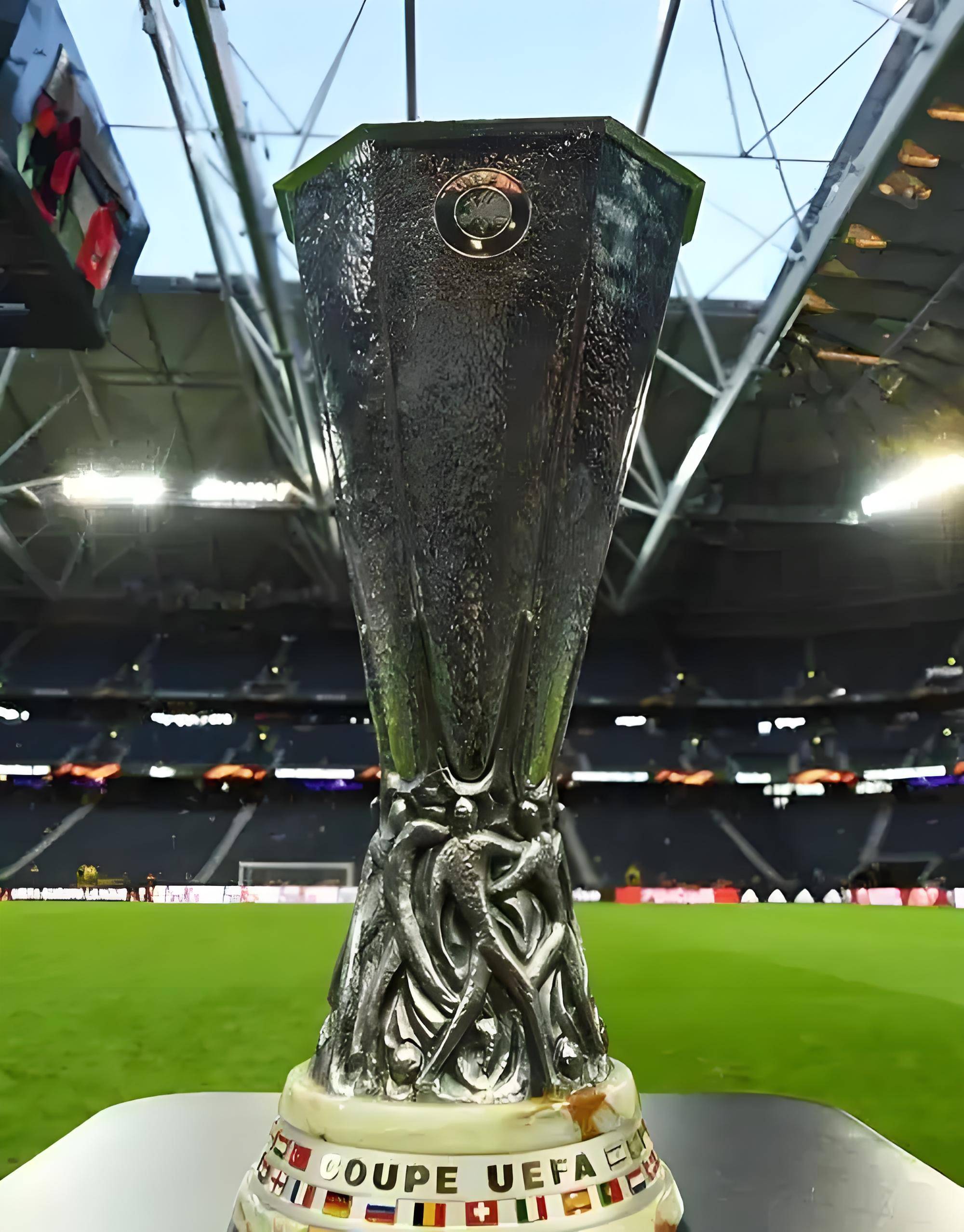 【欧联】第2轮,里昂 VS 萨尔茨堡红牛