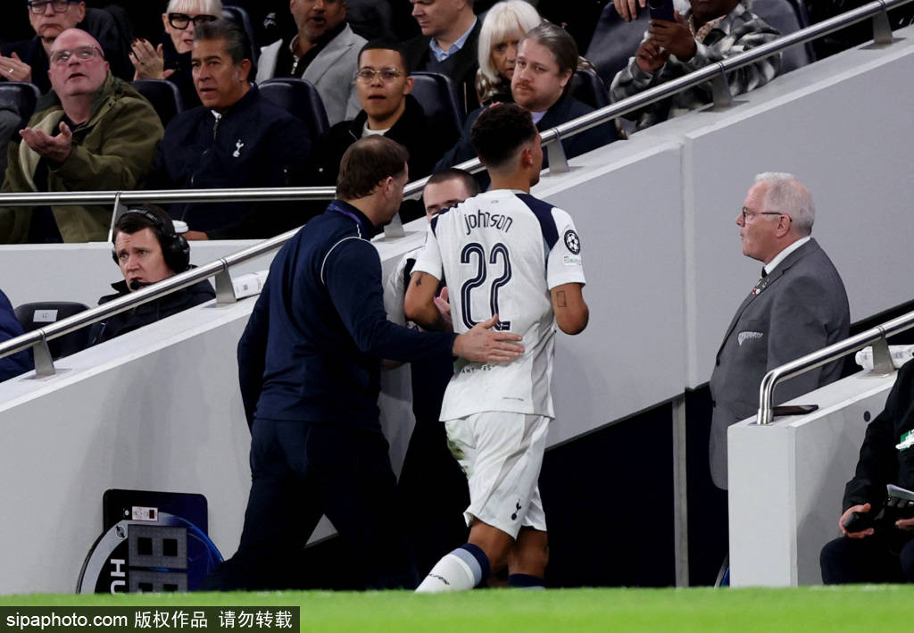 阿森(sēn)纳球迷(mí)与桑德兰球迷(mí)冲突，安(ān)保人员反应过度引发热议