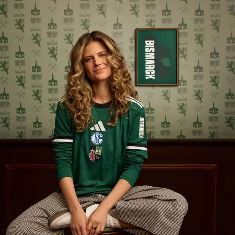 沙尔克04队发布特别版球衣(yī)