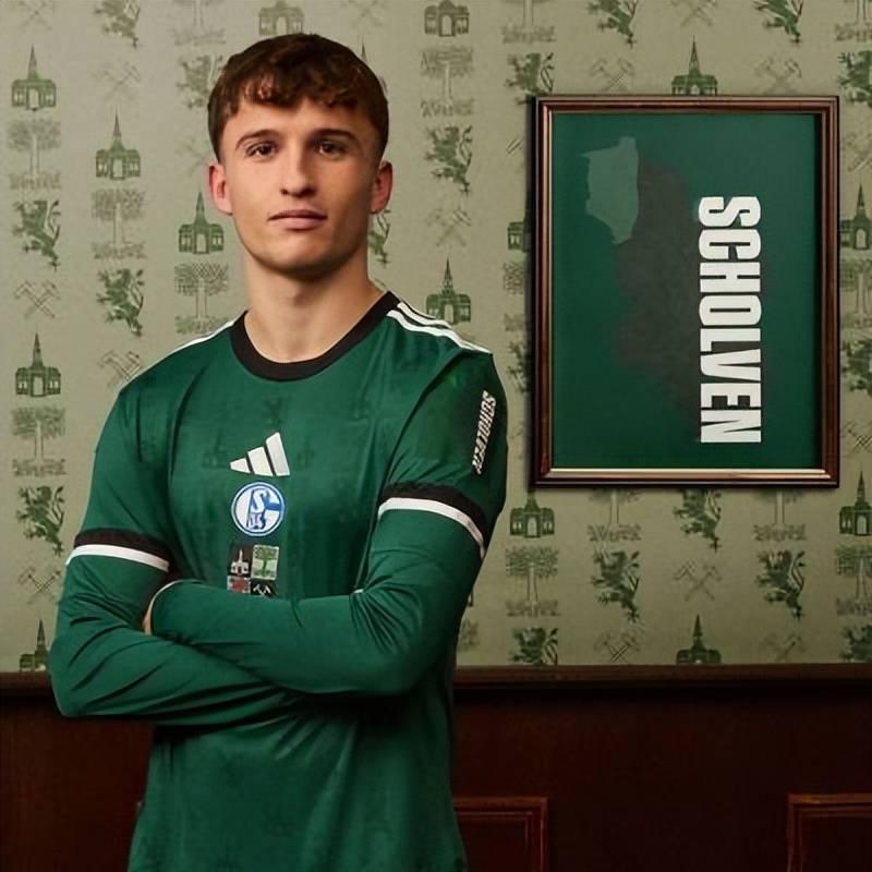 沙尔克04队发布特别版球衣(yī)