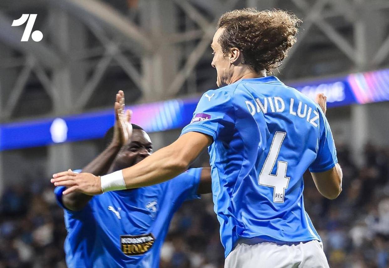 欧冠史詩(shī)一夜!3.7萬(wàn)人口小城炸了!队史首胜+縂(zǒng)奖金2460萬(wàn)