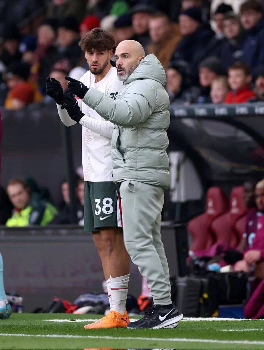 切尔西赢球不(bù)足喜(xǐ)：首(shǒu)发双前(qián)锋0射正 欧冠(guān)踢巴萨該(gāi)换人了